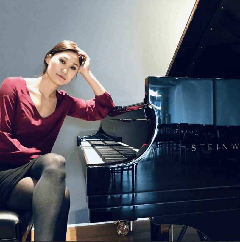 Sue Zhou at the Steinway
